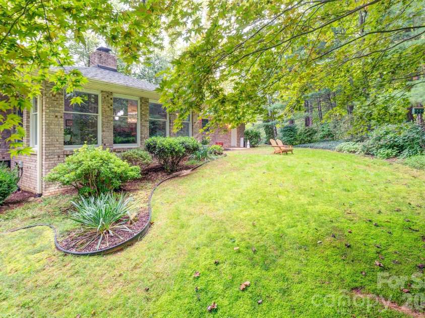 3 Sunningdale Drive, Flat Rock, NC 28731.  MLS# CAR4371560, YatesRealty ID 25611. Basement/2nd garage