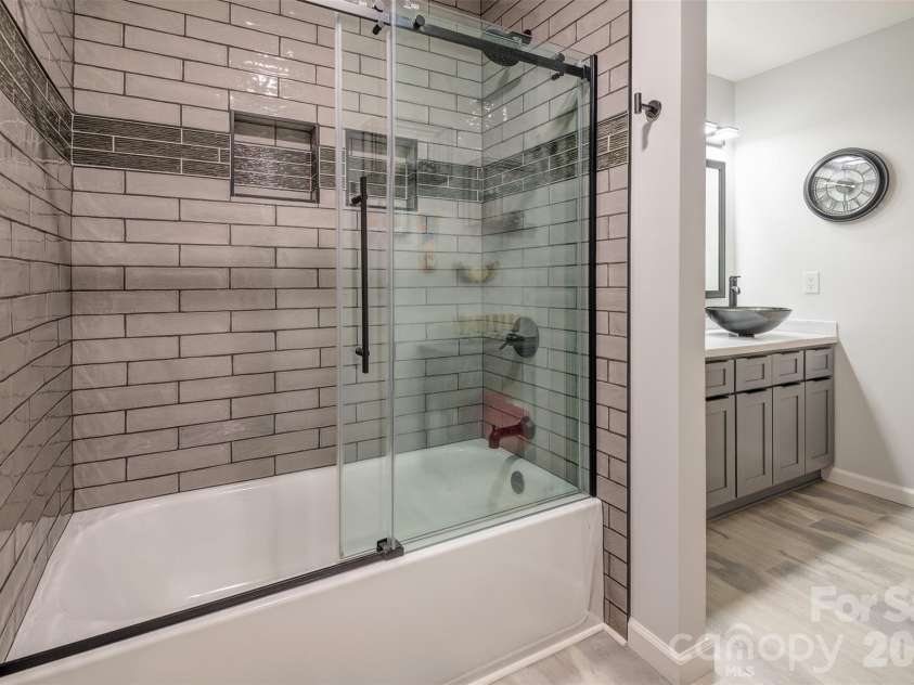 3 Sunningdale Drive, Flat Rock, NC 28731.  MLS# CAR4371560, YatesRealty ID 25611. Bathroom 2