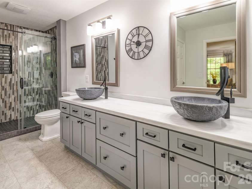3 Sunningdale Drive, Flat Rock, NC 28731.  MLS# CAR4371560, YatesRealty ID 25611. Bathroom