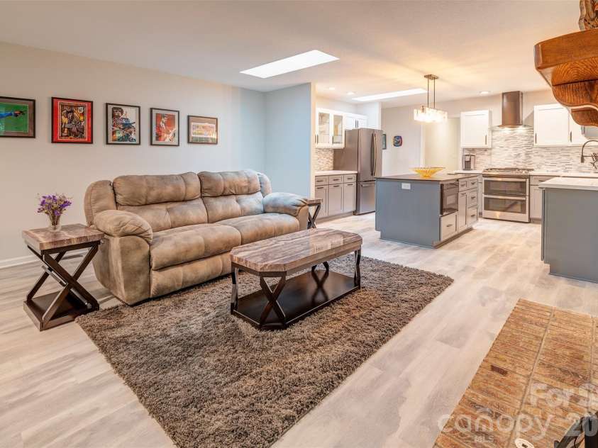 3 Sunningdale Drive, Flat Rock, NC 28731.  MLS# CAR4371560, YatesRealty ID 25611. Den