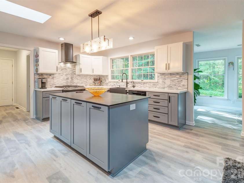 3 Sunningdale Drive, Flat Rock, NC 28731.  MLS# CAR4371560, YatesRealty ID 25611. Kitchen