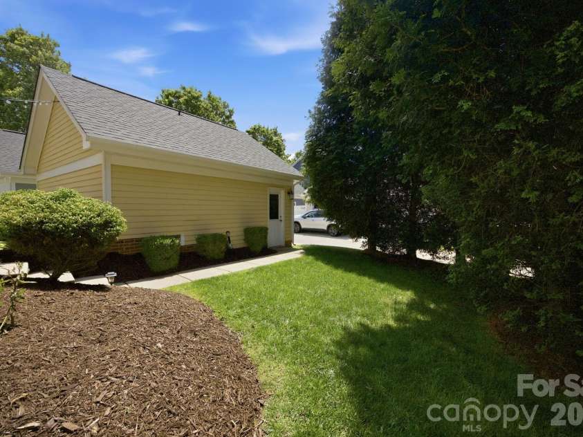 14458 Holly Springs Drive, Huntersville, NC 28078.  MLS# CAR4377262, YatesRealty ID 25612. 