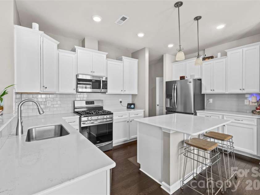 16016 Harbor Hill Drive, Charlotte, NC 28273.  MLS# CAR4382317, YatesRealty ID 25614. 