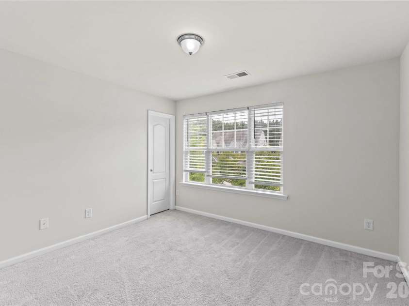 16016 Harbor Hill Drive, Charlotte, NC 28273.  MLS# CAR4382317, YatesRealty ID 25614. 