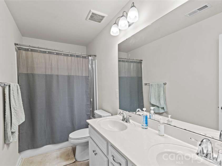 16016 Harbor Hill Drive, Charlotte, NC 28273.  MLS# CAR4382317, YatesRealty ID 25614. 
