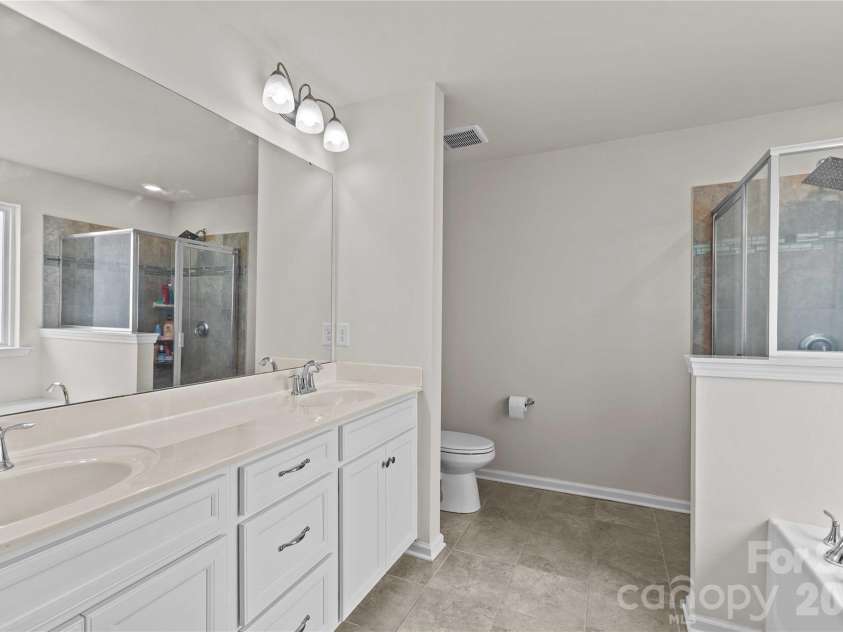 16016 Harbor Hill Drive, Charlotte, NC 28273.  MLS# CAR4382317, YatesRealty ID 25614. 