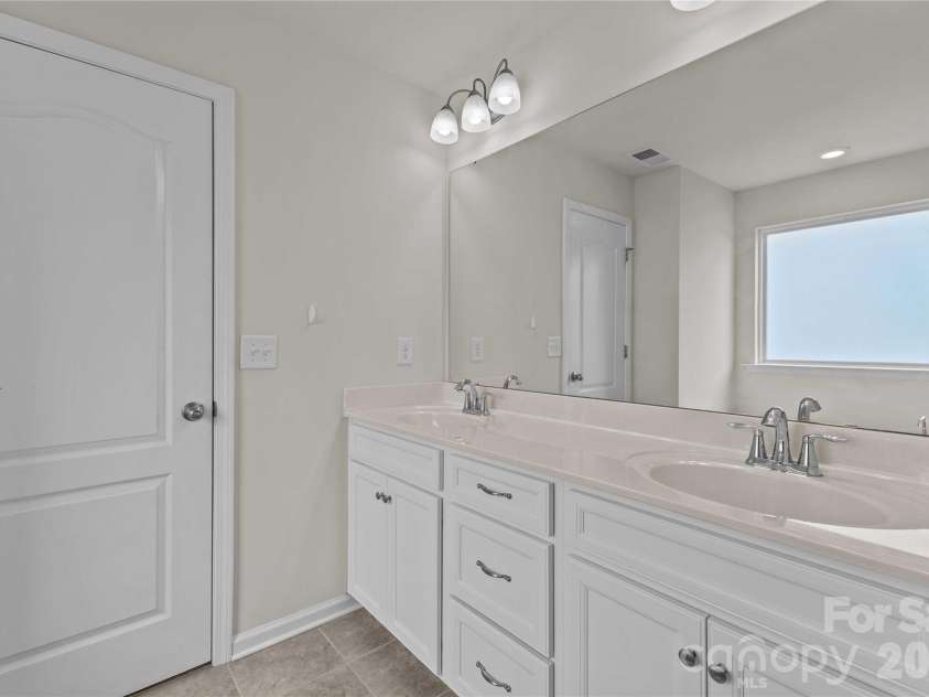 16016 Harbor Hill Drive, Charlotte, NC 28273.  MLS# CAR4382317, YatesRealty ID 25614. 