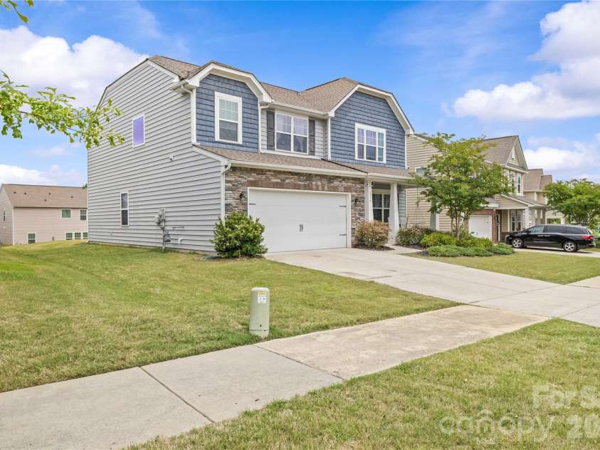 16016 Harbor Hill Drive, Charlotte, NC 28273.  MLS# CAR4382317, YatesRealty ID 25614. 