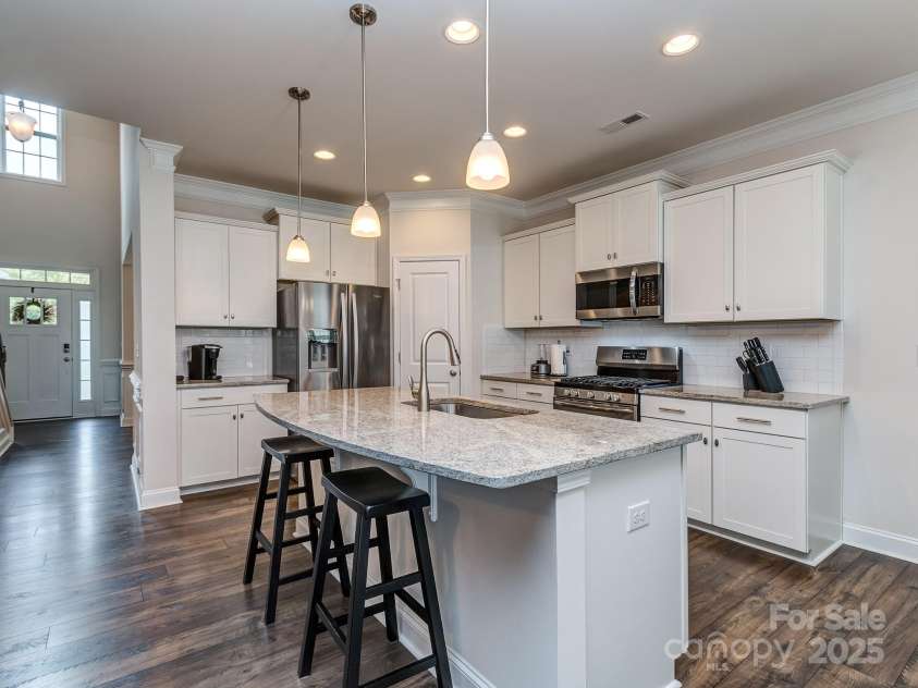 124 Americana Drive, Mooresville, NC 28115.  MLS# CAR4274623, YatesRealty ID 25615. Kitchen