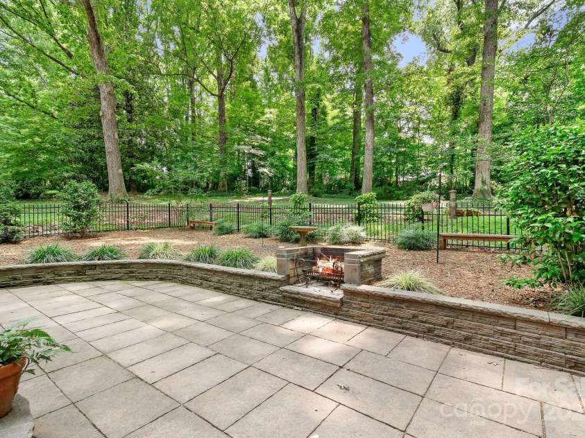 329 Oakwood Drive, Statesville, NC 28677.  MLS# CAR4227949, YatesRealty ID 25616. 