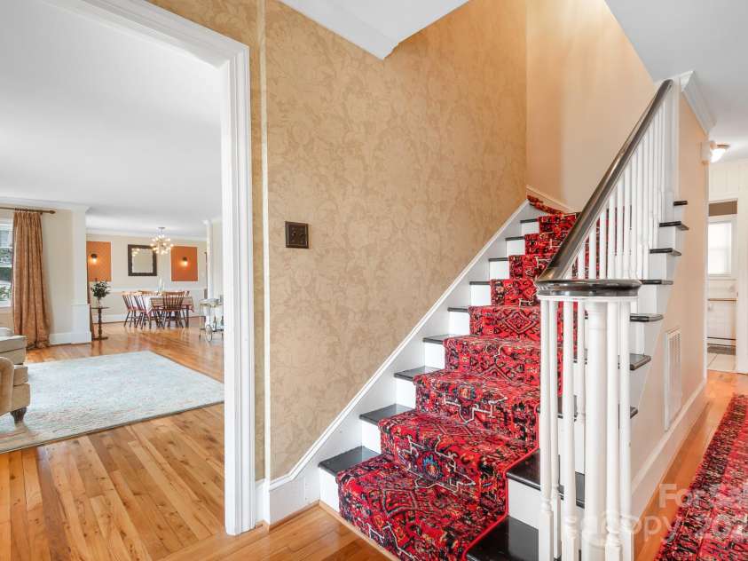 329 Oakwood Drive, Statesville, NC 28677.  MLS# CAR4227949, YatesRealty ID 25616. 