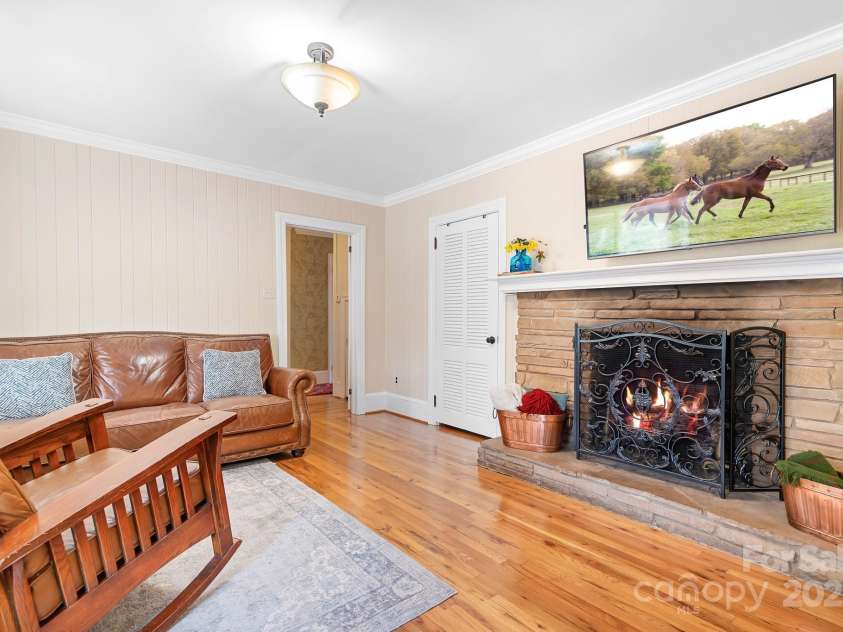 329 Oakwood Drive, Statesville, NC 28677.  MLS# CAR4227949, YatesRealty ID 25616. Keeping room with gas  fireplace