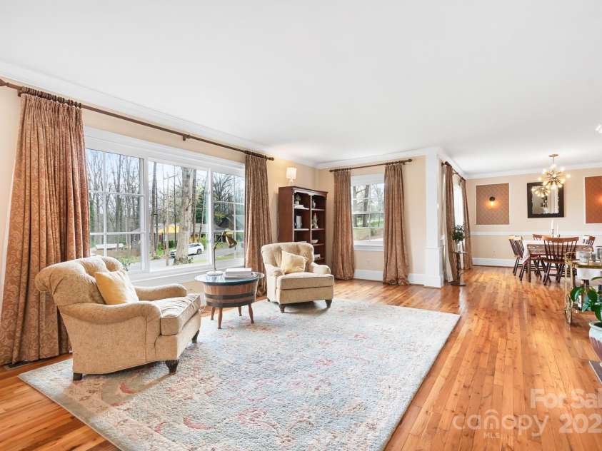 329 Oakwood Drive, Statesville, NC 28677.  MLS# CAR4227949, YatesRealty ID 25616. Living room