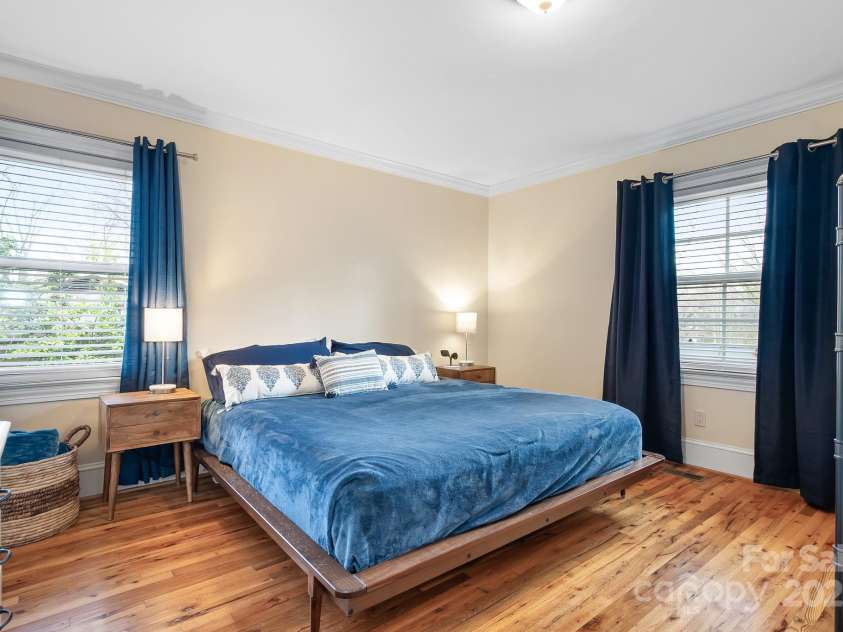 329 Oakwood Drive, Statesville, NC 28677.  MLS# CAR4227949, YatesRealty ID 25616. Main floor bedroom