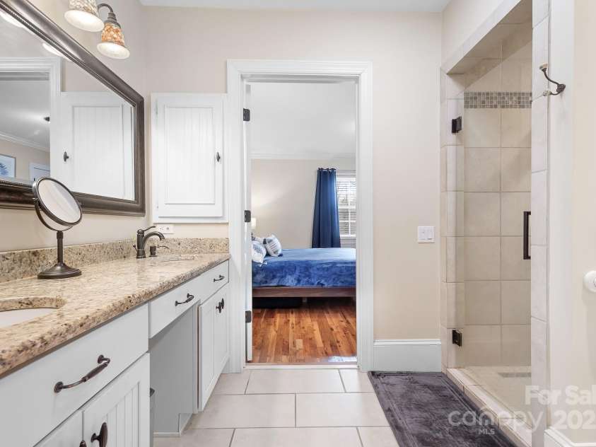 329 Oakwood Drive, Statesville, NC 28677.  MLS# CAR4227949, YatesRealty ID 25616. Primary bath