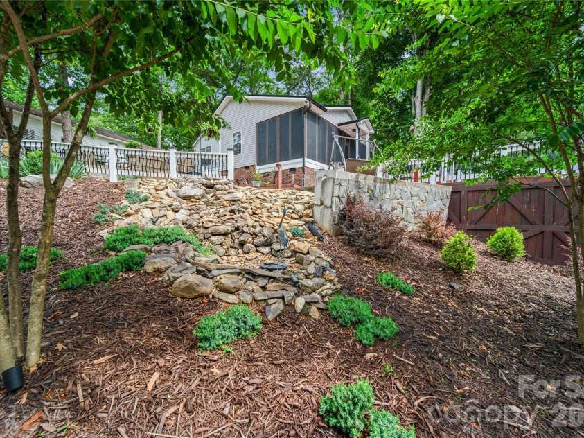 278/280 Lake Tillery Trail, Mount Gilead, NC 27306.  MLS# CAR4383104, YatesRealty ID 25618. 