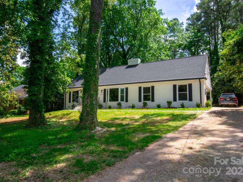 2601 Pinewood Road, Gastonia, NC 28054.  MLS# CAR4247062, YatesRealty ID 25619. 