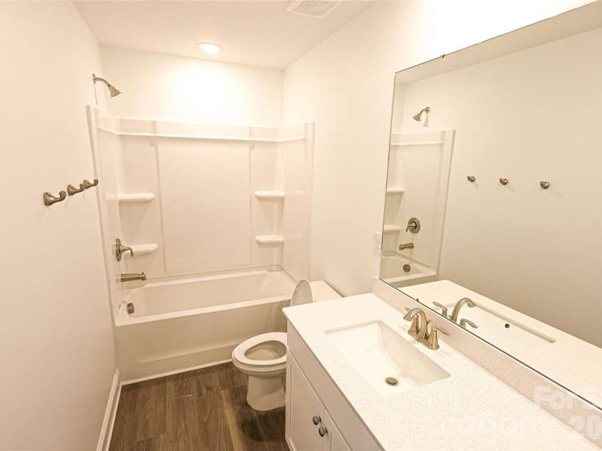 5015 TWIN RIVER Drive, Denver, NC 28037.  MLS# CAR4365162, YatesRealty ID 25619. 