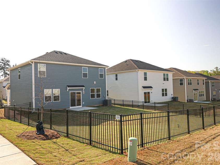 5015 TWIN RIVER Drive, Denver, NC 28037.  MLS# CAR4365162, YatesRealty ID 25619. 