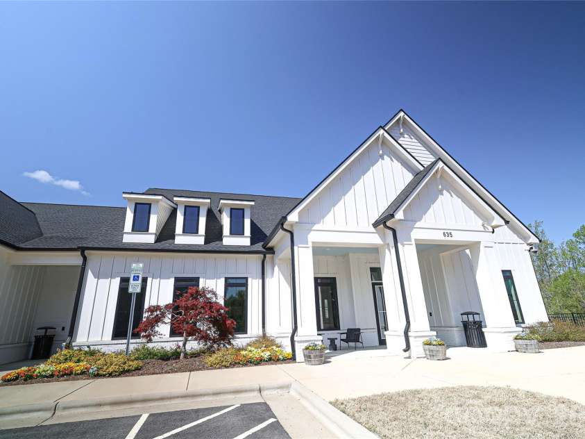 5015 TWIN RIVER Drive, Denver, NC 28037.  MLS# CAR4365162, YatesRealty ID 25619. 