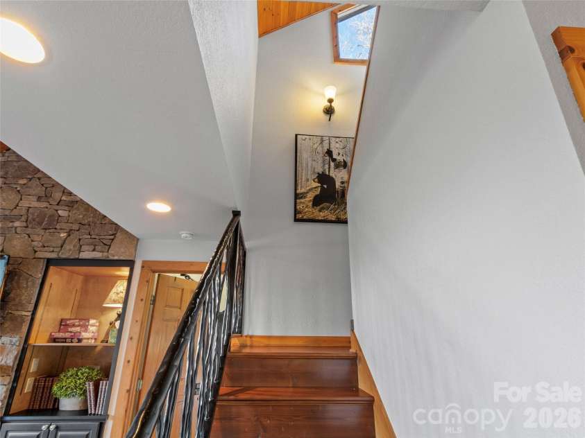 71 Ivy Ridge Road, Burnsville, NC 28714.  MLS# CAR4334106, YatesRealty ID 2562. 