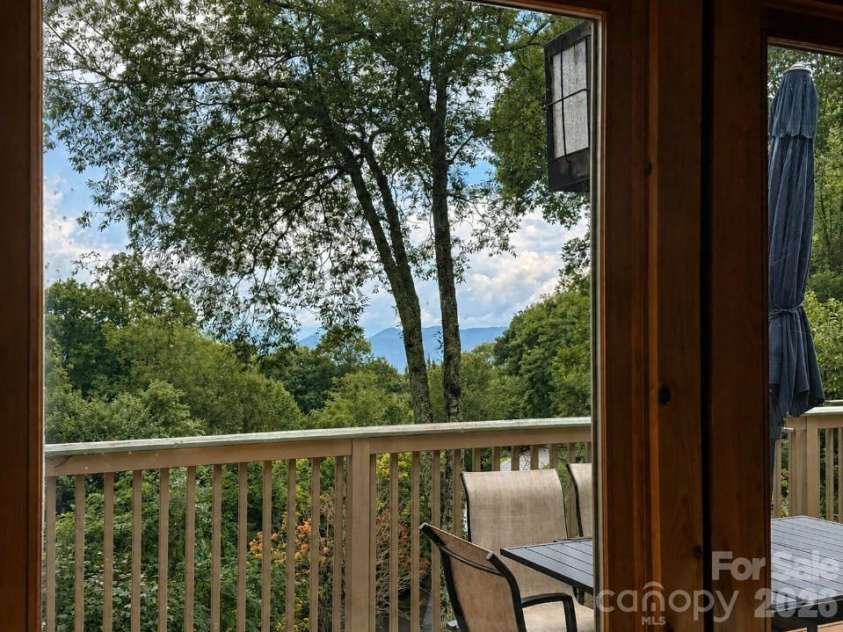 71 Ivy Ridge Road, Burnsville, NC 28714.  MLS# CAR4334106, YatesRealty ID 2562. 