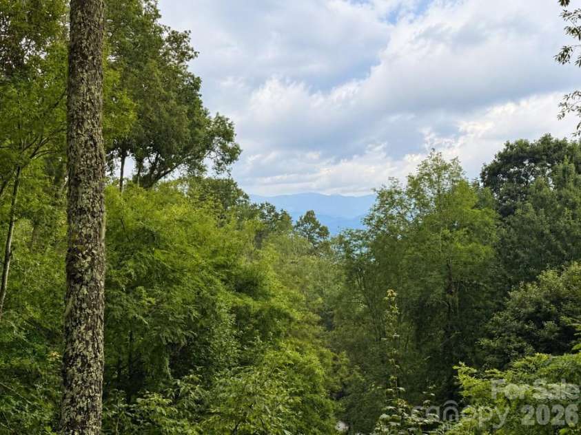 71 Ivy Ridge Road, Burnsville, NC 28714.  MLS# CAR4334106, YatesRealty ID 2562. 