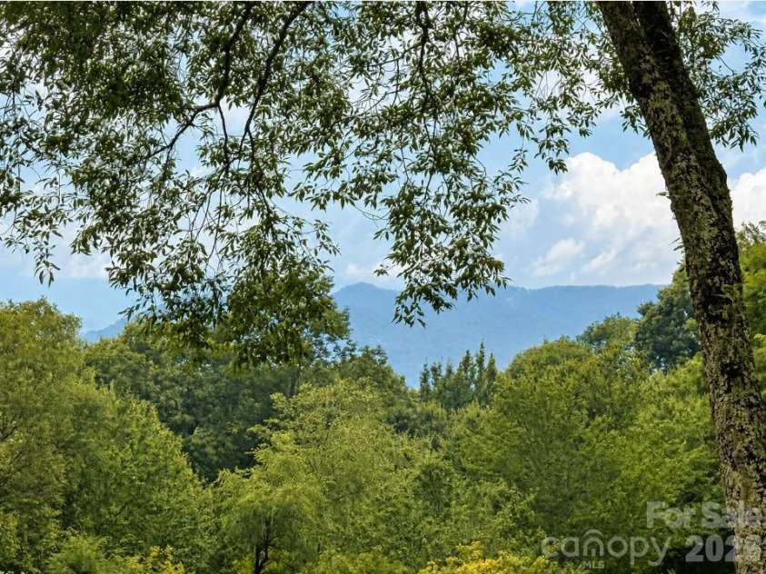 71 Ivy Ridge Road, Burnsville, NC 28714.  MLS# CAR4334106, YatesRealty ID 2562. 