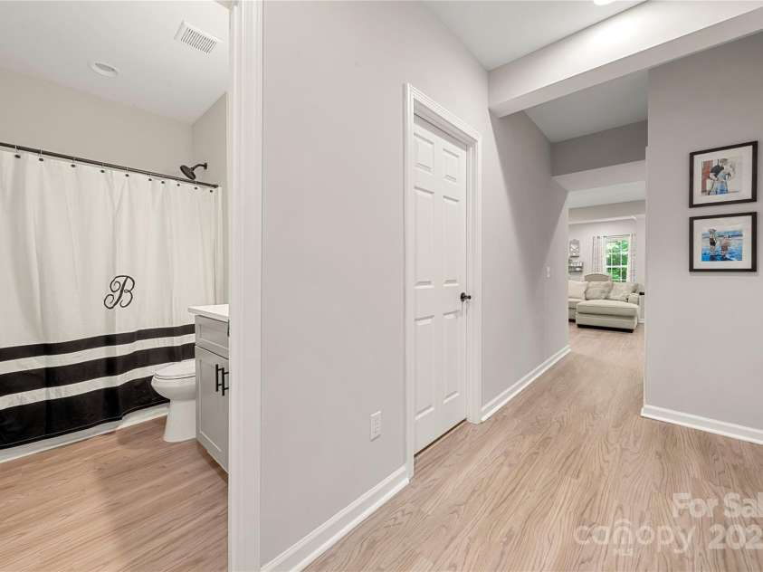 1125 Victoria Blake Lane, Belmont, NC 28012.  MLS# CAR4274156, YatesRealty ID 25620. Basement full bathroom