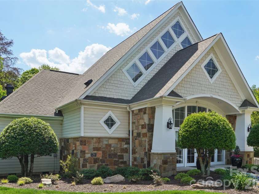 209 Holdsworth Drive, Mount Holly, NC 28120.  MLS# CAR4376707, YatesRealty ID 25620. 