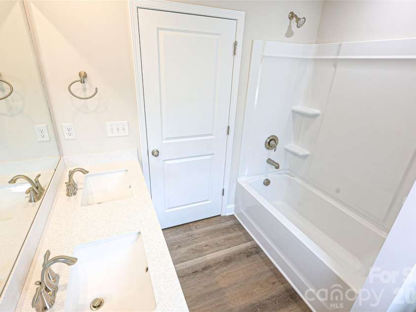 5003 Twin River Drive, Denver, NC 28037.  MLS# CAR4381066, YatesRealty ID 25621. 