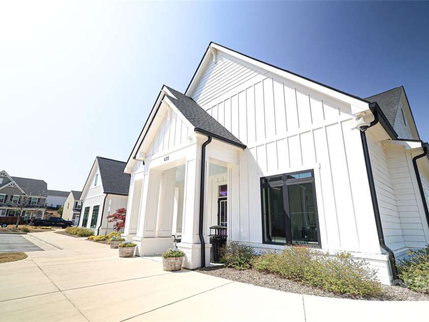 5003 Twin River Drive, Denver, NC 28037.  MLS# CAR4381066, YatesRealty ID 25621. 