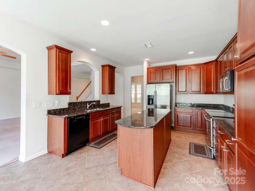 15001 Rosemary Way Drive, Huntersville, NC 28078.  MLS# CAR4260853, YatesRealty ID 25624. Granite Counters