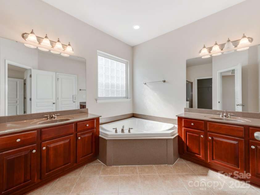 15001 Rosemary Way Drive, Huntersville, NC 28078.  MLS# CAR4260853, YatesRealty ID 25624. Primary Bathroom contd
