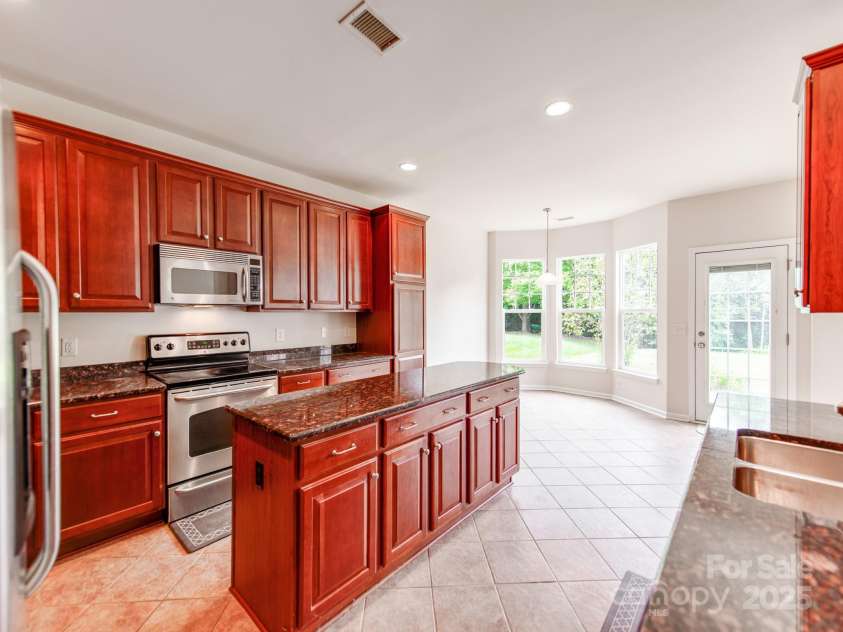 15001 Rosemary Way Drive, Huntersville, NC 28078.  MLS# CAR4308571, YatesRealty ID 25624. Breakfast nook area off Kitchen...