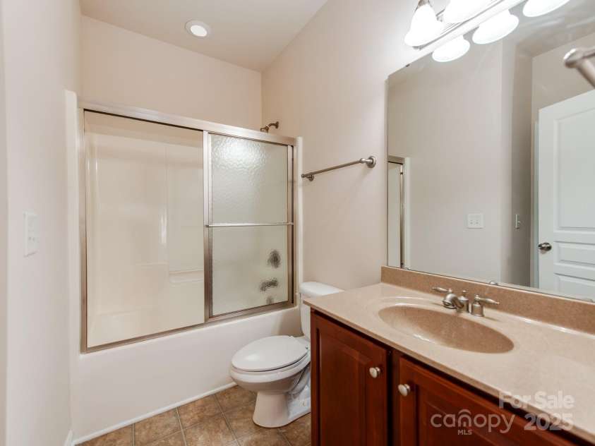 15001 Rosemary Way Drive, Huntersville, NC 28078.  MLS# CAR4308571, YatesRealty ID 25624. Full Bathroom #2