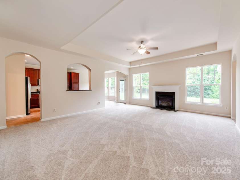 15001 Rosemary Way Drive, Huntersville, NC 28078.  MLS# CAR4308571, YatesRealty ID 25624. Large Family Room