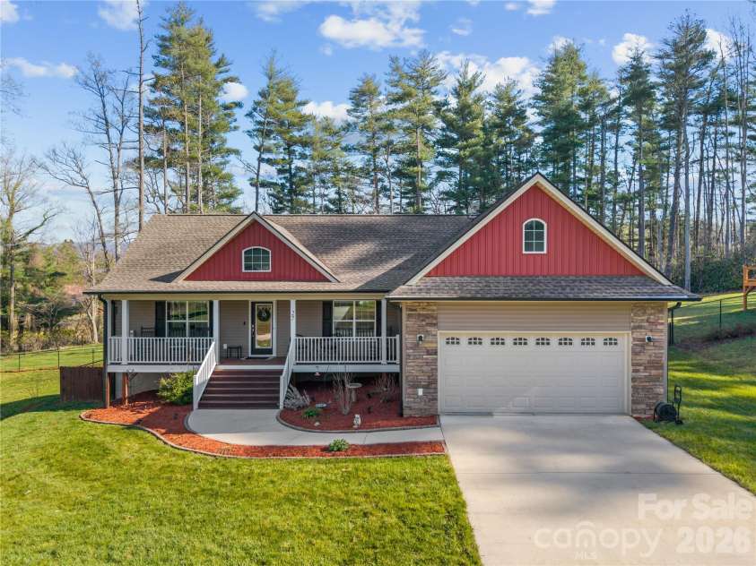 27 Pounding Mill Road, Hendersonville, NC 28792.  MLS# CAR4365219, YatesRealty ID 25624. 