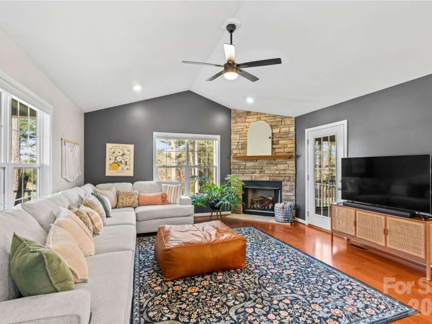 27 Pounding Mill Road, Hendersonville, NC 28792.  MLS# CAR4365219, YatesRealty ID 25624. 