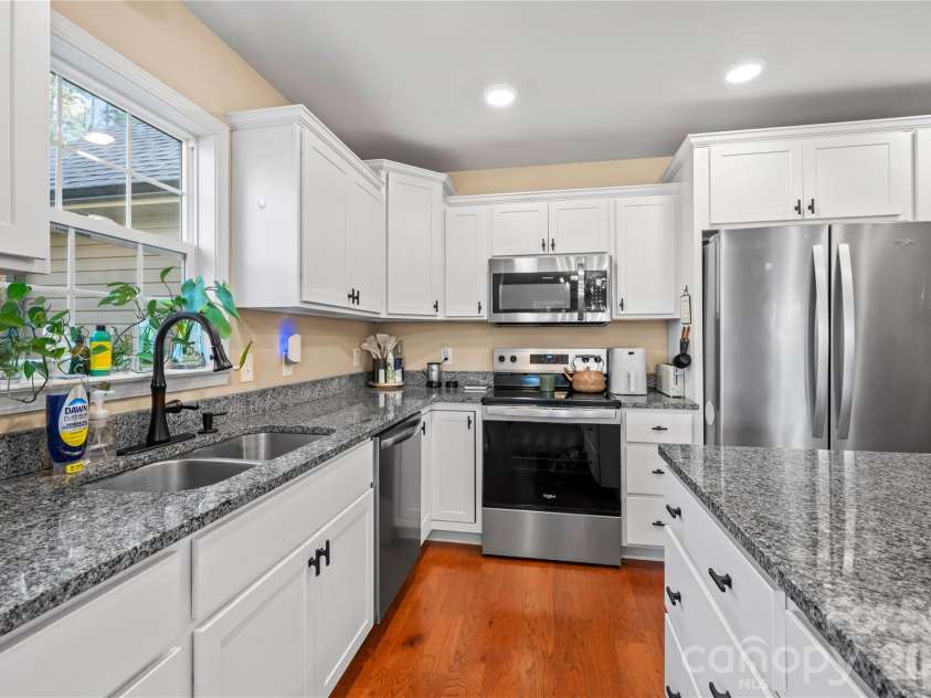 27 Pounding Mill Road, Hendersonville, NC 28792.  MLS# CAR4365219, YatesRealty ID 25624. 