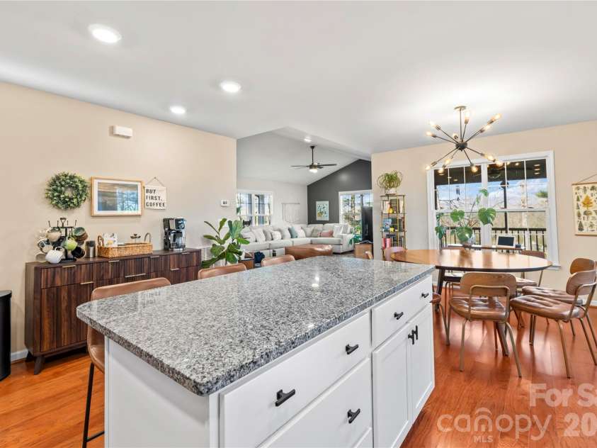 27 Pounding Mill Road, Hendersonville, NC 28792.  MLS# CAR4365219, YatesRealty ID 25624. 