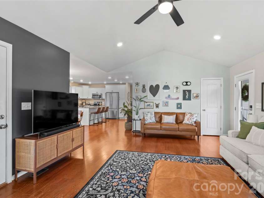 27 Pounding Mill Road, Hendersonville, NC 28792.  MLS# CAR4365219, YatesRealty ID 25624. 