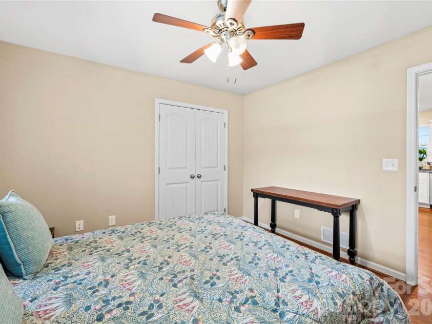 27 Pounding Mill Road, Hendersonville, NC 28792.  MLS# CAR4365219, YatesRealty ID 25624. 