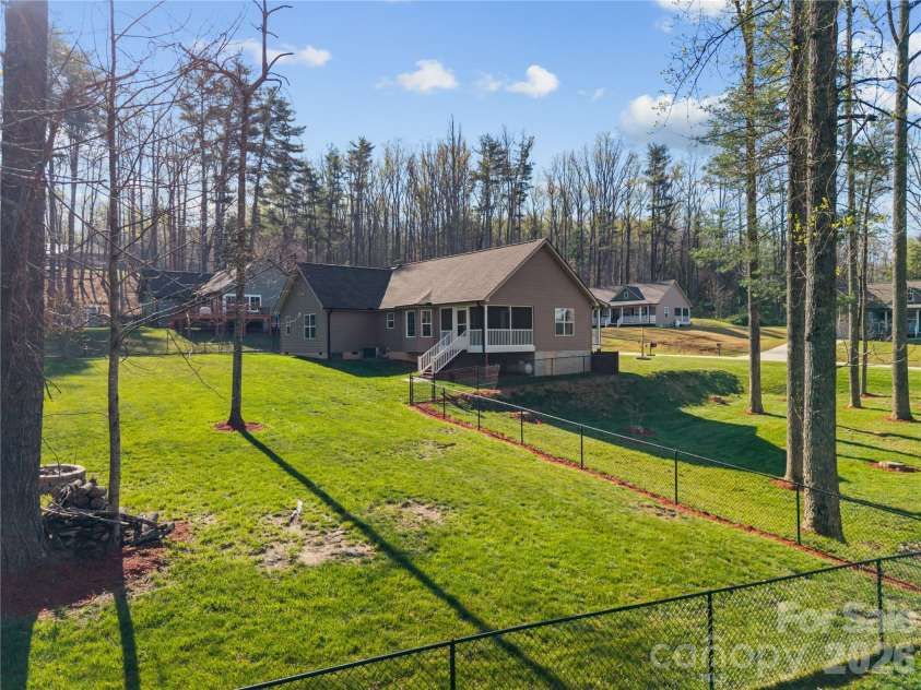 27 Pounding Mill Road, Hendersonville, NC 28792.  MLS# CAR4365219, YatesRealty ID 25624. 