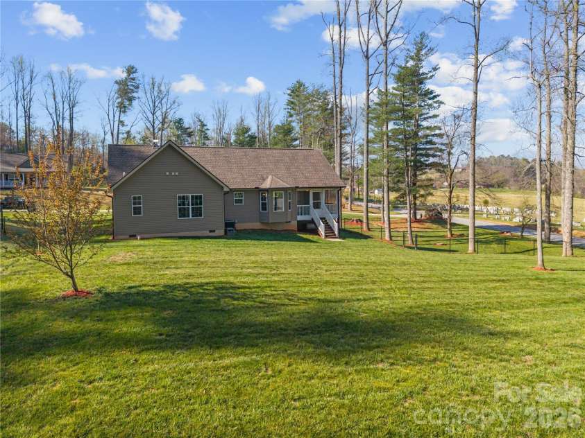 27 Pounding Mill Road, Hendersonville, NC 28792.  MLS# CAR4365219, YatesRealty ID 25624. 
