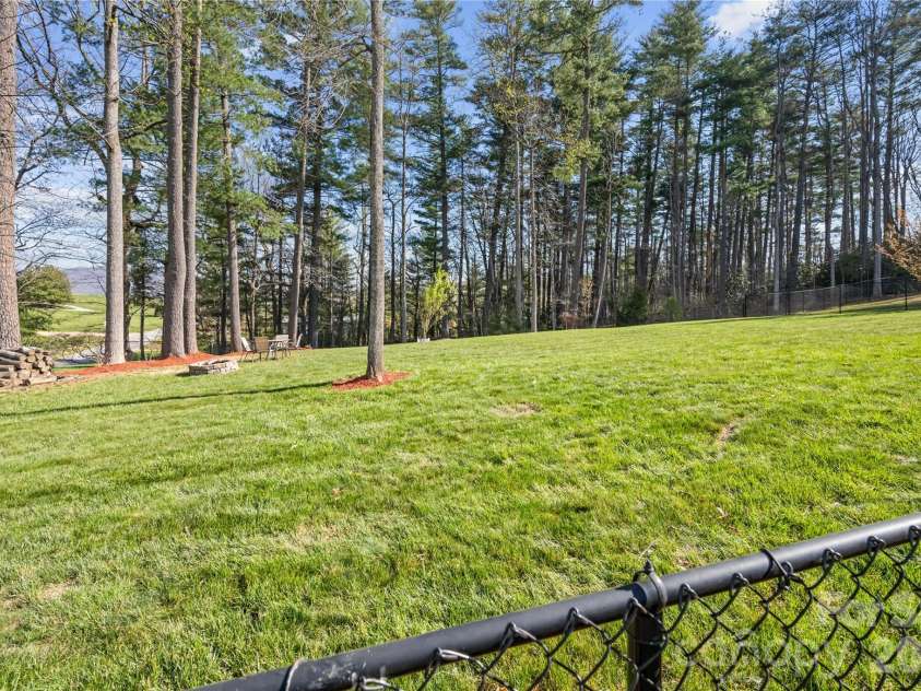 27 Pounding Mill Road, Hendersonville, NC 28792.  MLS# CAR4365219, YatesRealty ID 25624. 