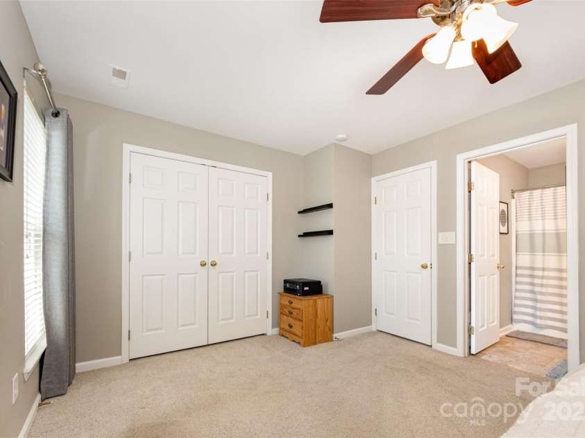 4939 Sunburst Lane, Charlotte, NC 28213.  MLS# CAR4267866, YatesRealty ID 25626. 