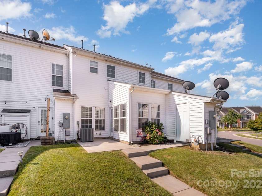 4939 Sunburst Lane, Charlotte, NC 28213.  MLS# CAR4267866, YatesRealty ID 25626. 