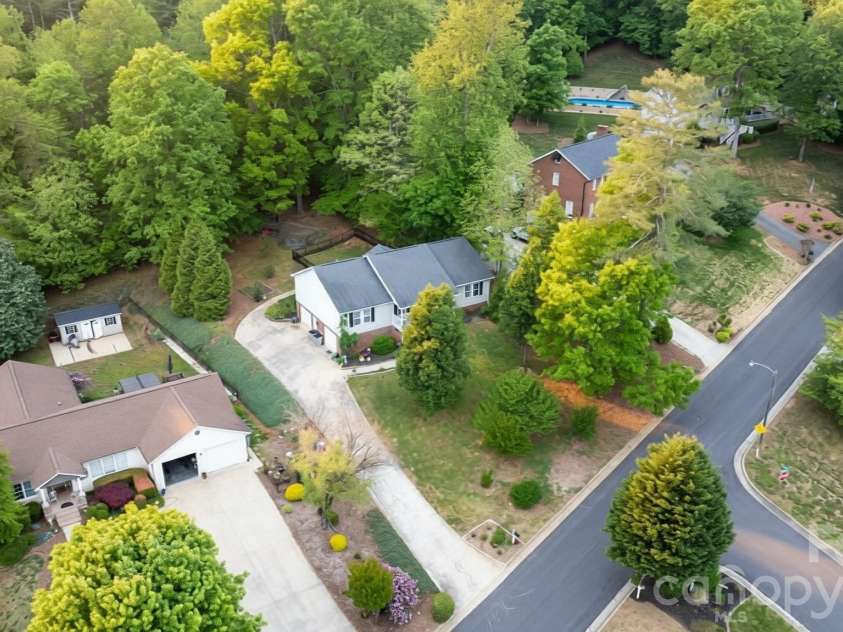 1011 Cambridge Court, Lenoir, NC 28645.  MLS# CAR4374867, YatesRealty ID 25627. 