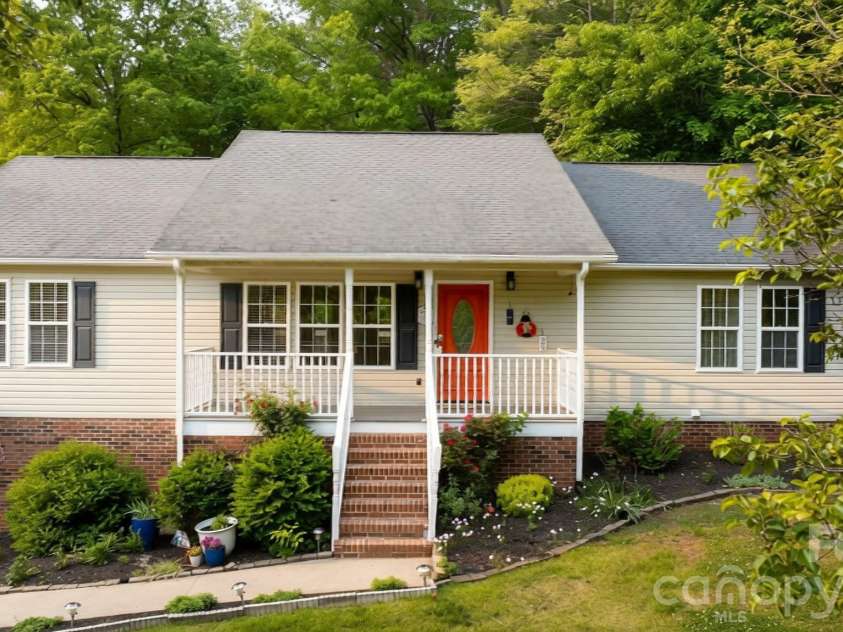 1011 Cambridge Court, Lenoir, NC 28645.  MLS# CAR4374867, YatesRealty ID 25627. 